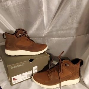 TIMBERLAND NEW IN BOX FLYROAM MID HIKER BROWN NUBU